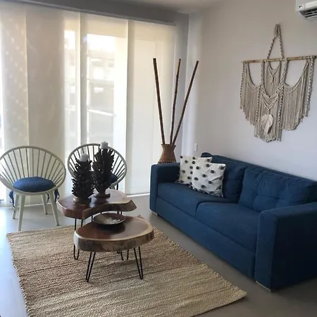 Seaside Retreat: Beachfront Comfort Near Historic Center