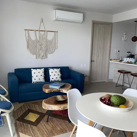 Seaside Retreat: Beachfront Comfort Near Historic Center * Cartagena