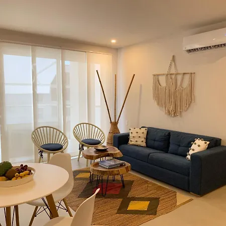 Seaside Retreat: Beachfront Comfort Near Historic Center Apartment