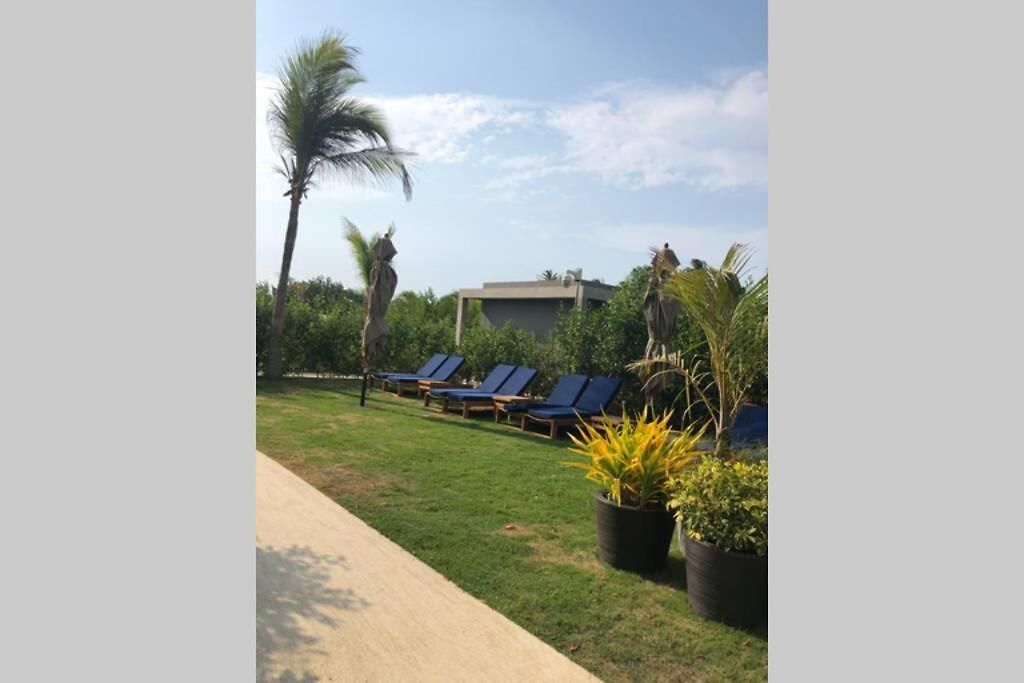Seaside Retreat: Beachfront Comfort Near Historic Center Apartment
