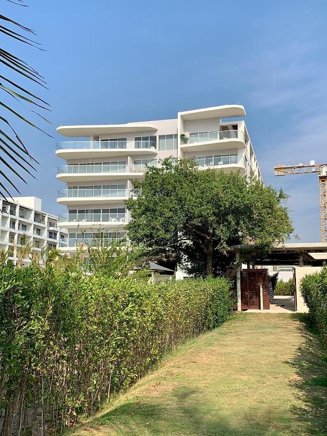 Apartment Seaside Retreat: Beachfront Comfort Near Historic Center