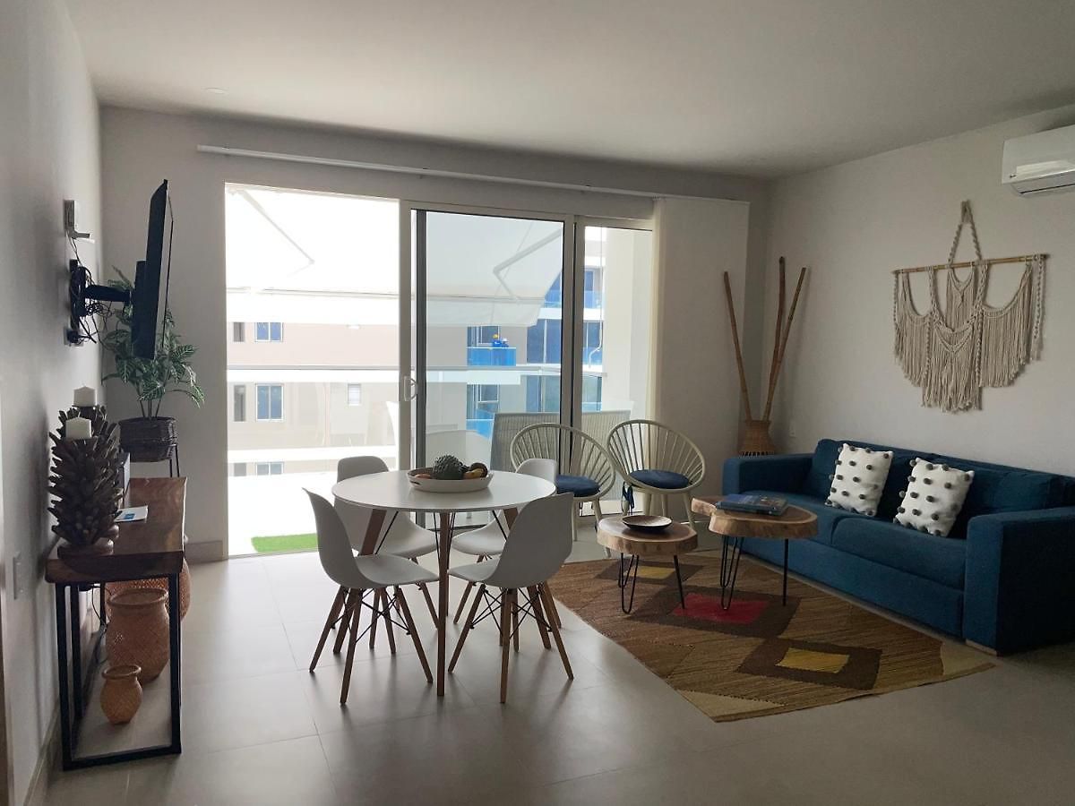 Seaside Retreat: Beachfront Comfort Near Historic Center Apartment